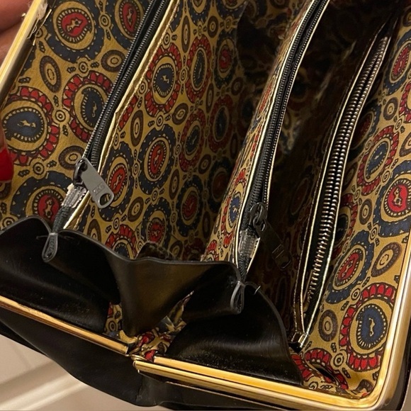 Vintage Black Leather Handbag - Picture 8 of 9